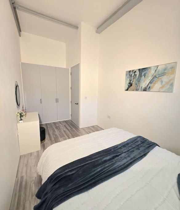 Modern Duplex Penthouse Panoramic Views & Parking Apartment Bradford  Exterior photo