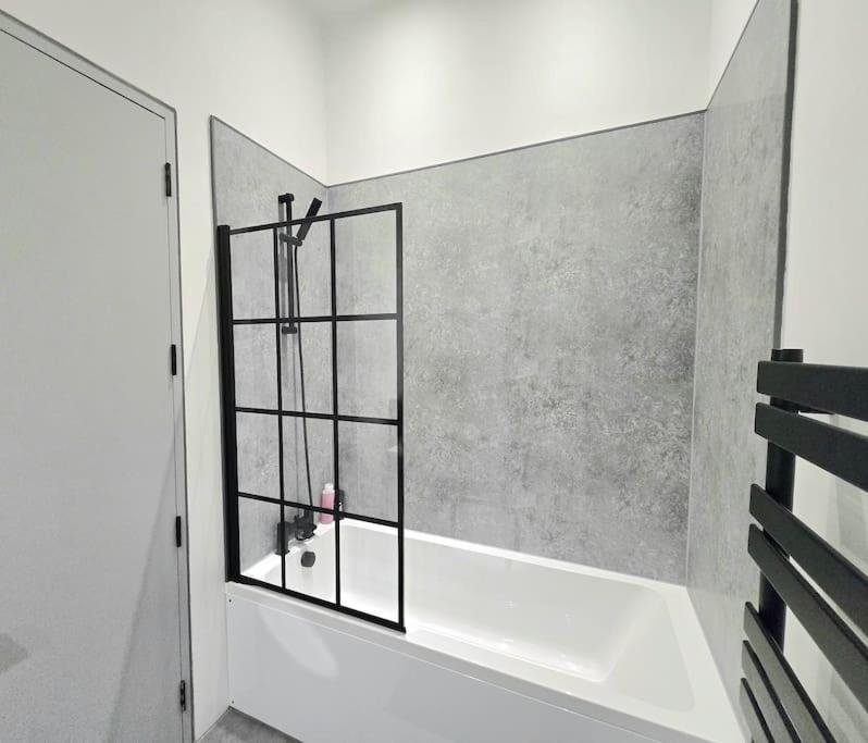 Modern Duplex Penthouse Panoramic Views & Parking Apartment Bradford  Exterior photo