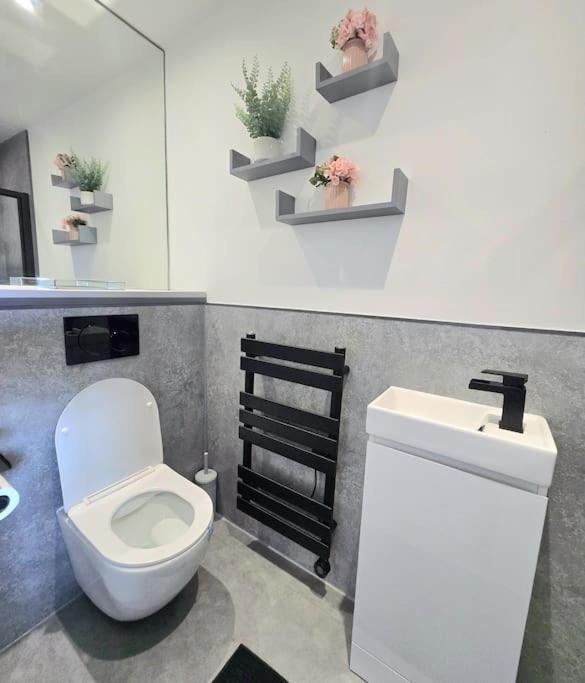 Modern Duplex Penthouse Panoramic Views & Parking Apartment Bradford  Exterior photo