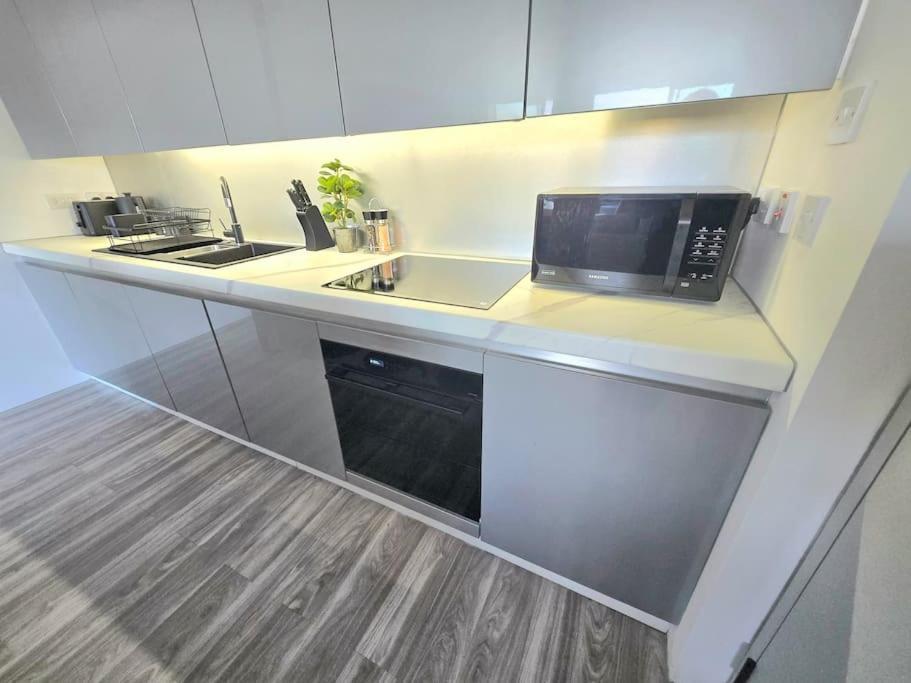 Modern Duplex Penthouse Panoramic Views & Parking Apartment Bradford  Exterior photo