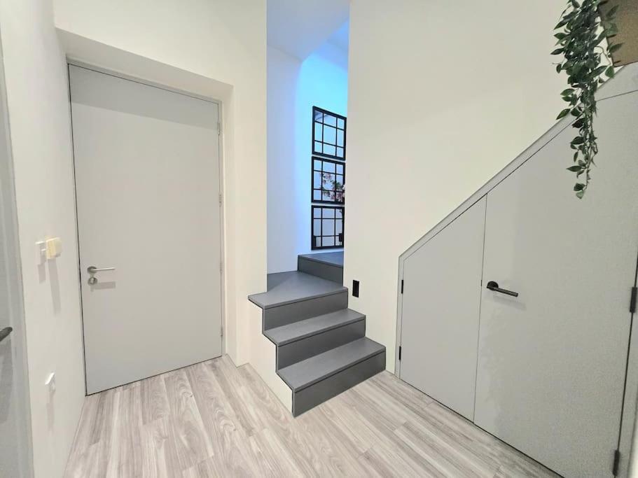 Modern Duplex Penthouse Panoramic Views & Parking Apartment Bradford  Exterior photo